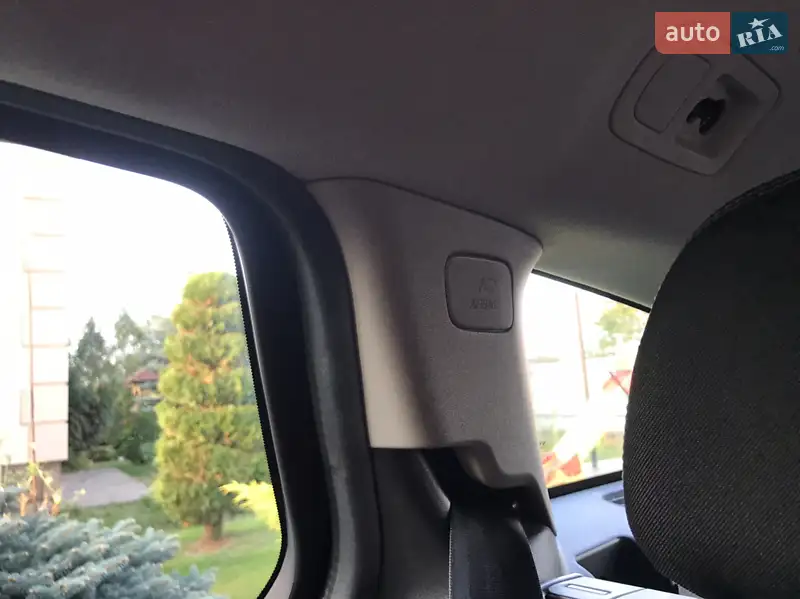 Volvo V60 2017 VIN YV1FW7880H2372273 фото оголошення 35 з 87