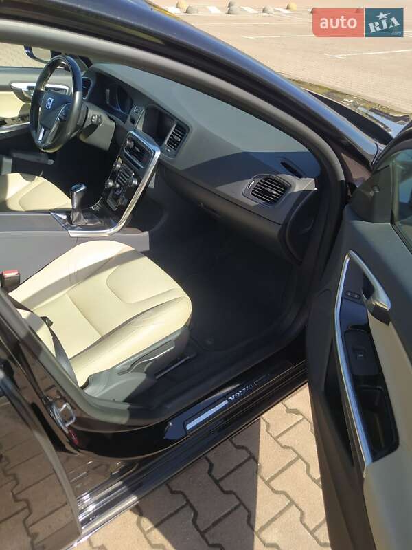 Универсал Volvo V60 2018 в Житомире