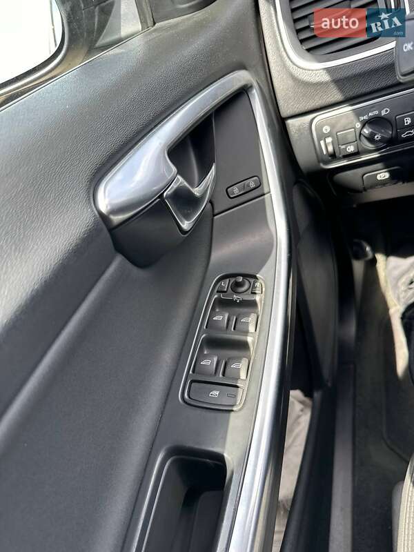 Универсал Volvo V60 2014 в Черновцах фото 16 Универсал Volvo V60 2014 в Черновцах