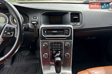 Универсал Volvo V60 2011 в 