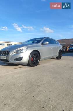 Универсал Volvo V60 2011 в 