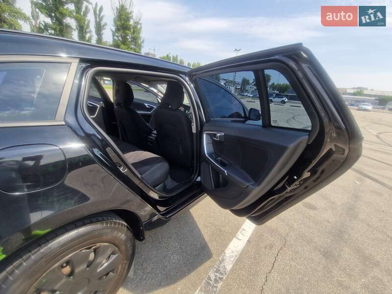 Универсал Volvo V60 2012 в Киеве