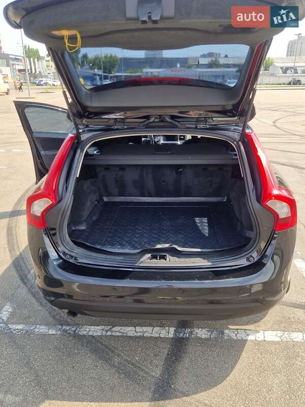 Универсал Volvo V60 2012 в Киеве