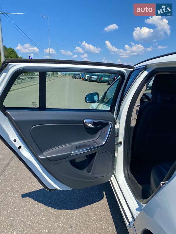 Универсал Volvo V60 2014 в Киеве фото 22 Универсал Volvo V60 2014 в Киеве