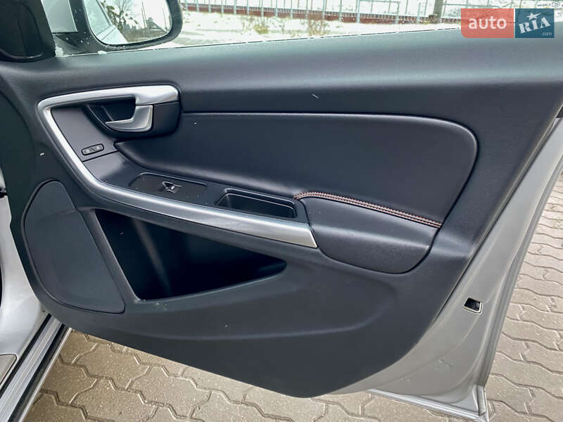 Универсал Volvo V60 2016 в Львове фото 43 Универсал Volvo V60 2016 в Львове
