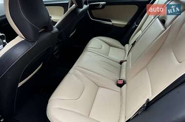 Универсал Volvo V60 2012 в 
