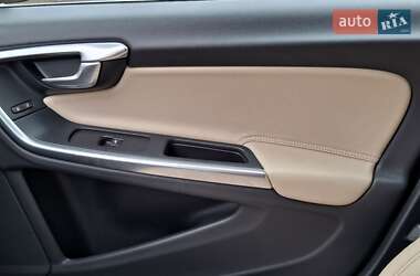 Универсал Volvo V60 2012 в 