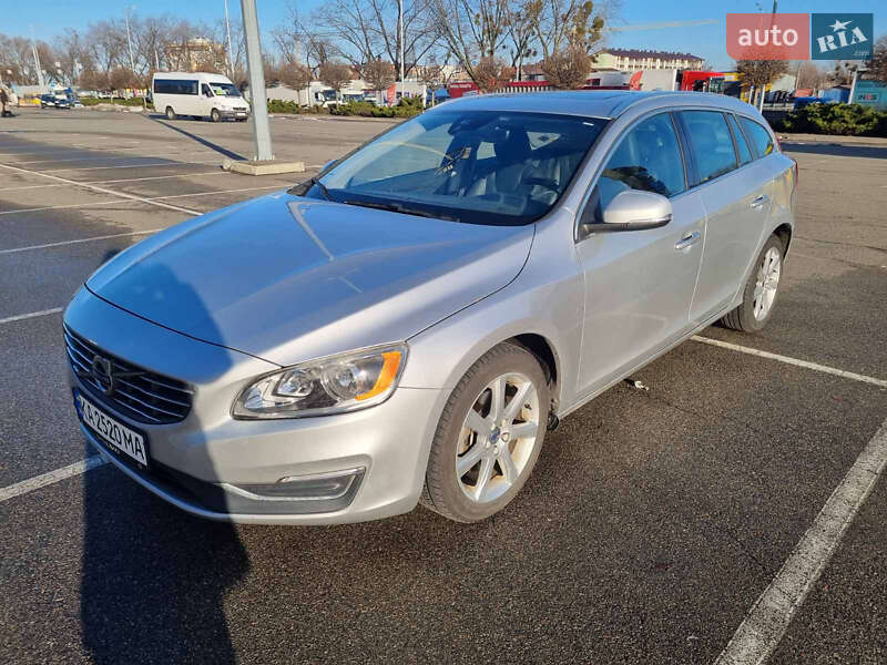 Универсал Volvo V60 2015 в Киеве