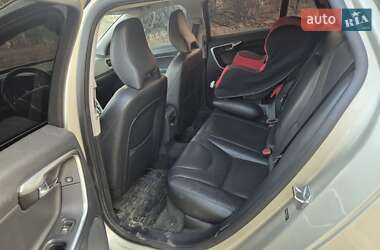 Универсал Volvo V60 2016 в 