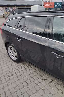 Универсал Volvo V60 2012 в 
