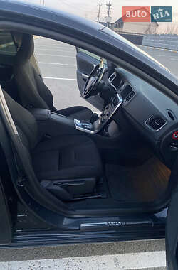 Универсал Volvo V60 2011 в 