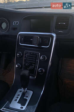 Универсал Volvo V60 2011 в 