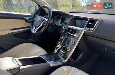 Универсал Volvo V60 2015 в 