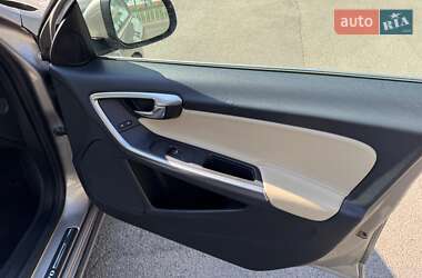 Универсал Volvo V60 2015 в 