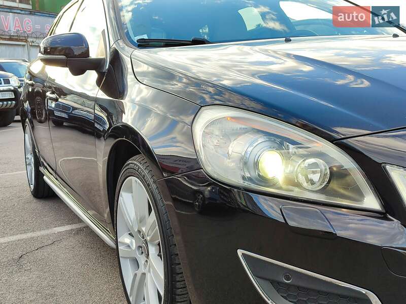 Универсал Volvo V60 2011 в Киеве