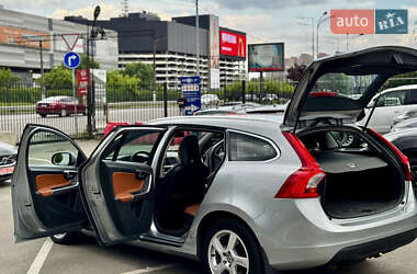 Универсал Volvo V60 2011 в 