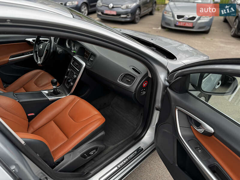 Универсал Volvo V60 2011 в 