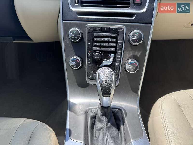 Универсал Volvo V60 2015 в Киеве