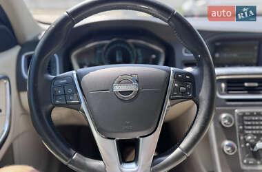 Универсал Volvo V60 2015 в 