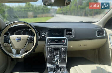 Универсал Volvo V60 2015 в 