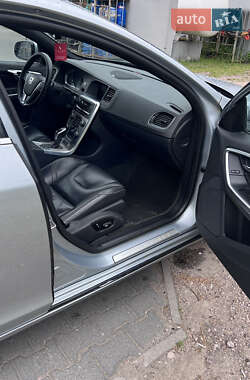 Универсал Volvo V60 2014 в 