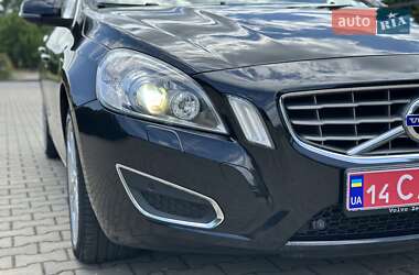 Универсал Volvo V60 2012 в 