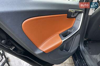 Универсал Volvo V60 2012 в 
