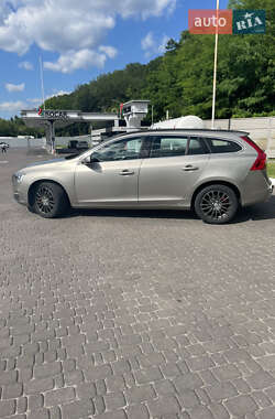 Универсал Volvo V60 2015 в 
