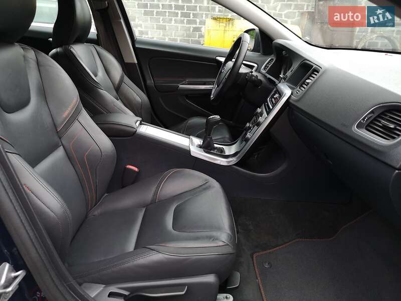 Универсал Volvo V60 2015 в Калуше