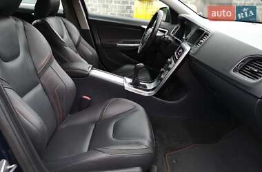 Универсал Volvo V60 2015 в 