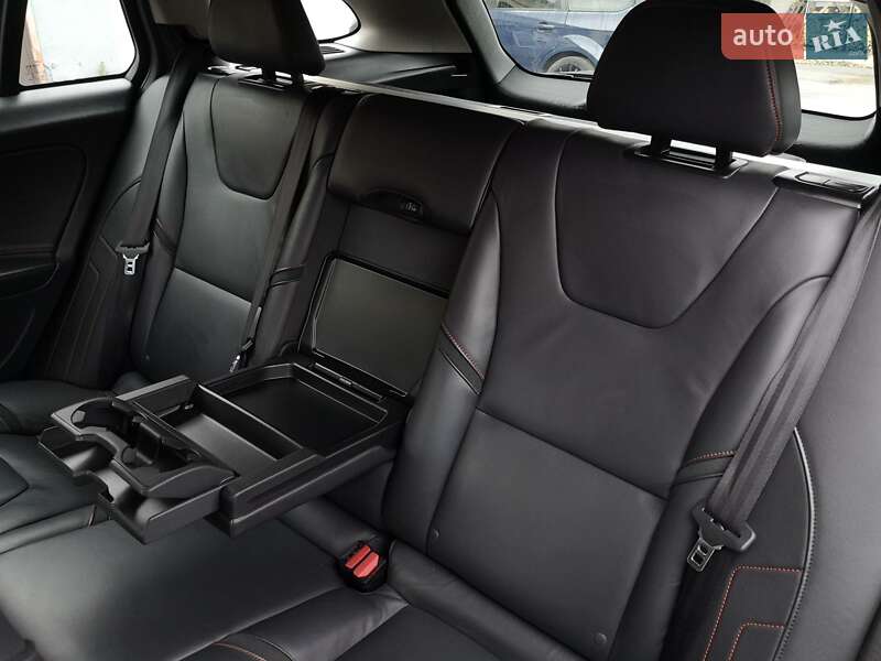 Универсал Volvo V60 2015 в Калуше