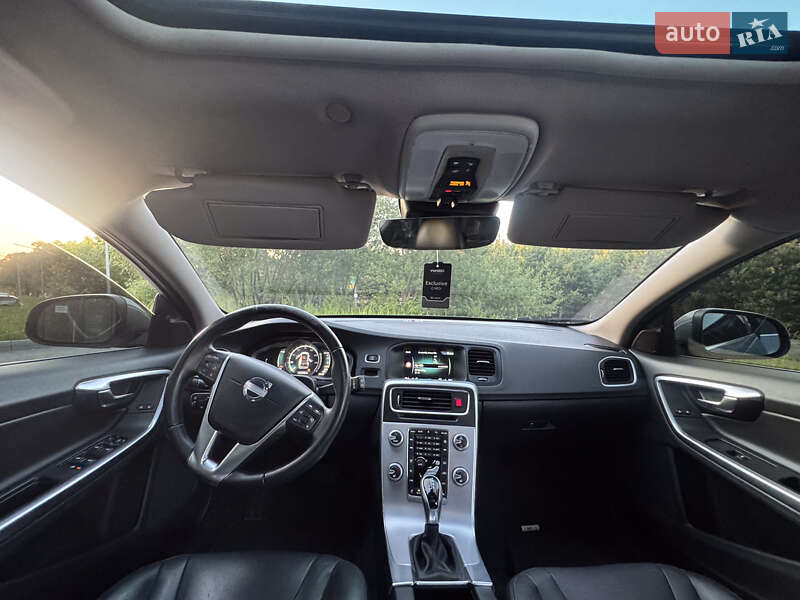 Универсал Volvo V60 2016 в Новояворовске