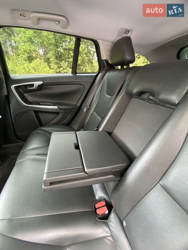 Универсал Volvo V60 2014 в Новояворовске фото 19 Универсал Volvo V60 2014 в Новояворовске