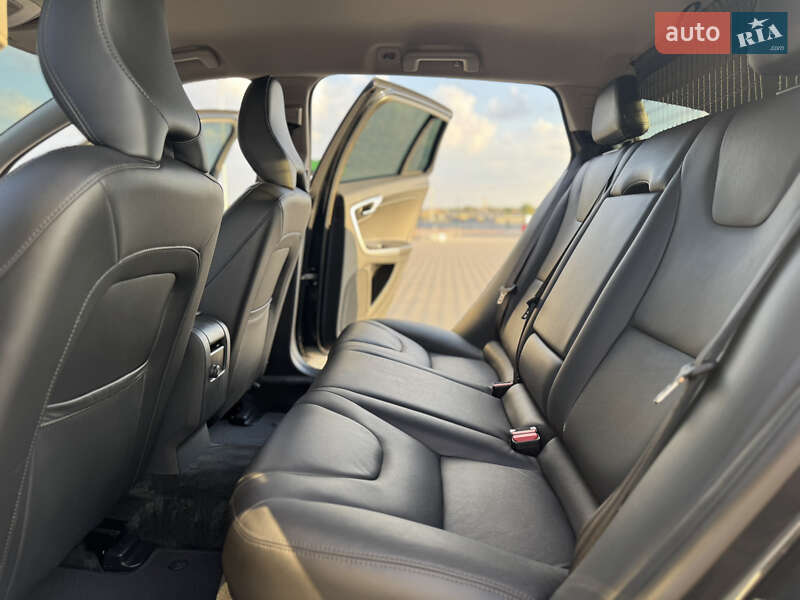 Універсал Volvo V60 2014 в Миколаєві