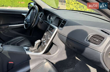 Универсал Volvo V60 2012 в 