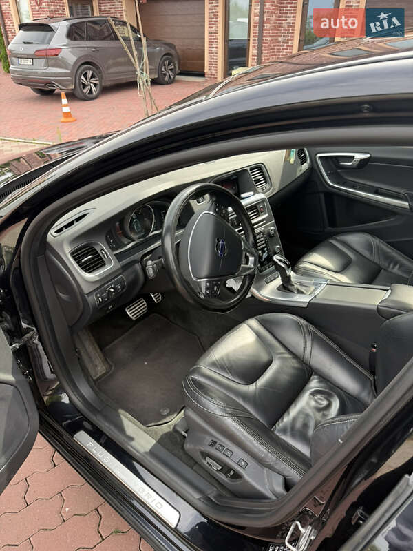 Універсал Volvo V60 2013 в Чернівцях