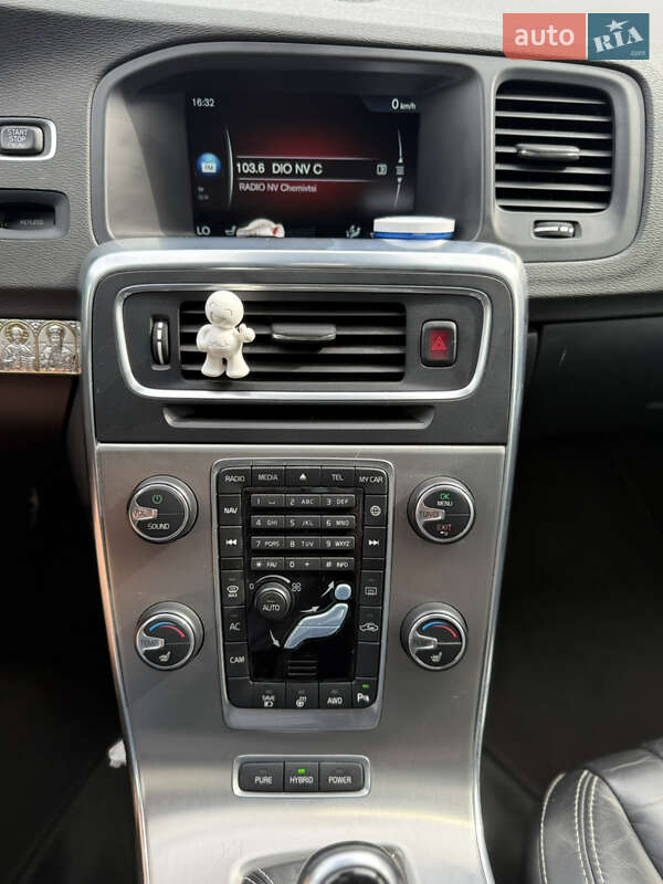Універсал Volvo V60 2013 в Чернівцях