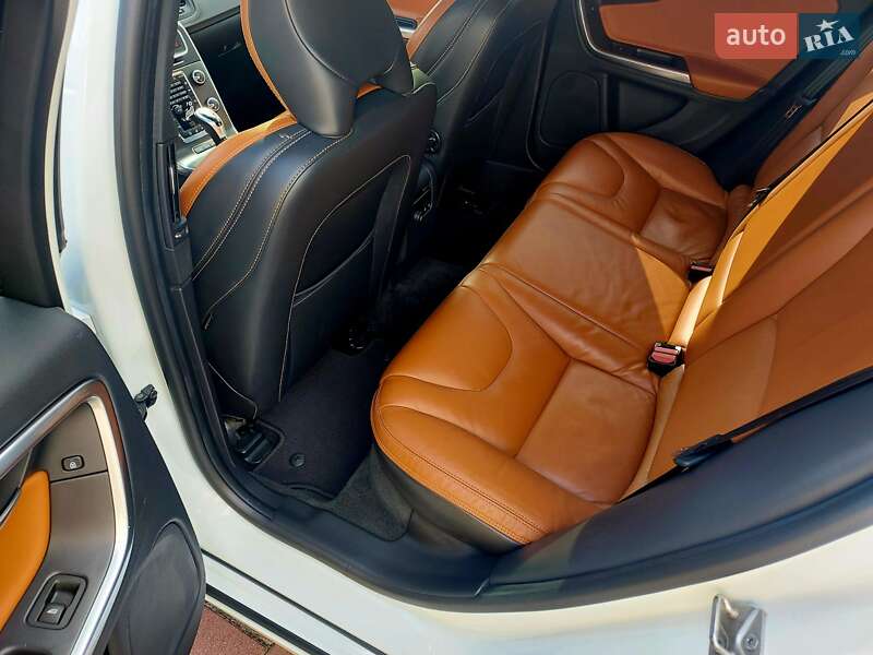 Універсал Volvo V60 2014 в Бродах