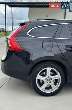 Универсал Volvo V60 2012 в 