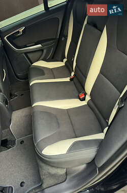 Универсал Volvo V60 2011 в 