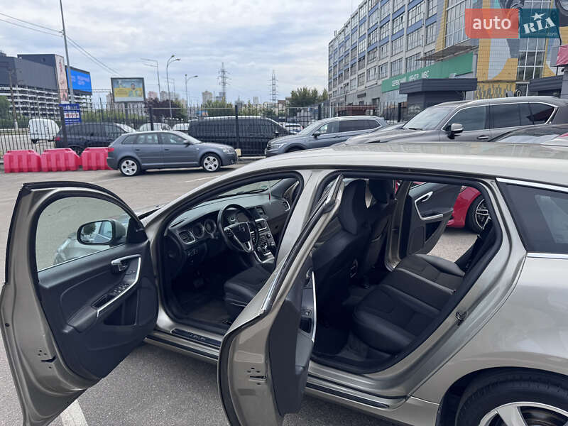 Универсал Volvo V60 2012 в Киеве