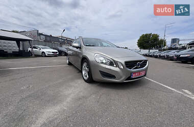 Универсал Volvo V60 2012 в 