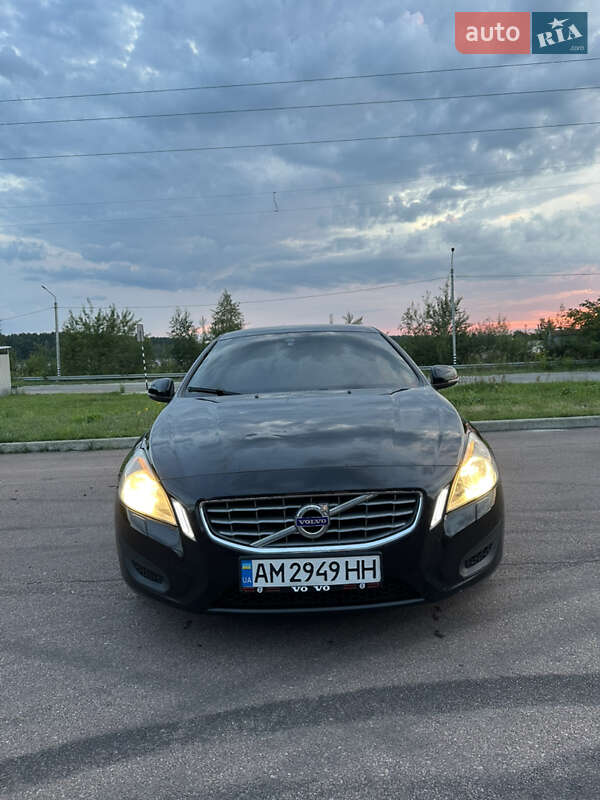Универсал Volvo V60 2011 в 