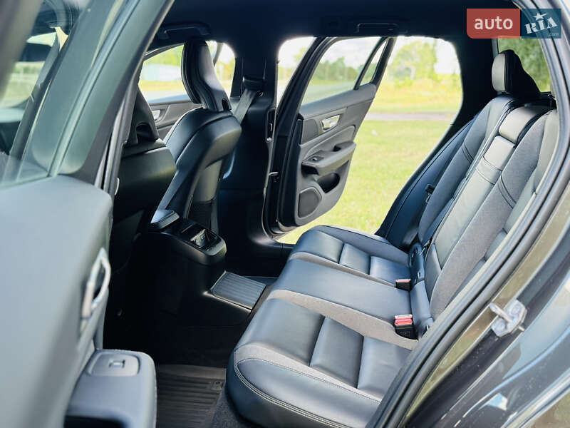 Универсал Volvo V60 2022 в Лохвице