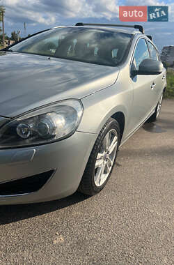 Универсал Volvo V60 2012 в 