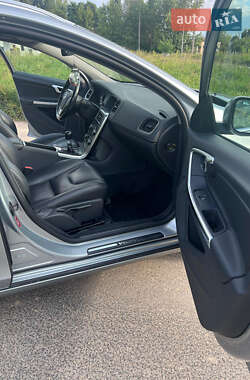 Универсал Volvo V60 2012 в 