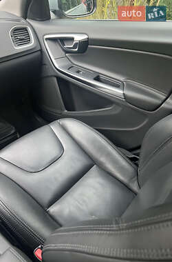 Универсал Volvo V60 2012 в 
