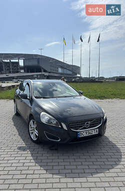 Универсал Volvo V60 2012 в 