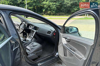 Универсал Volvo V60 2012 в 