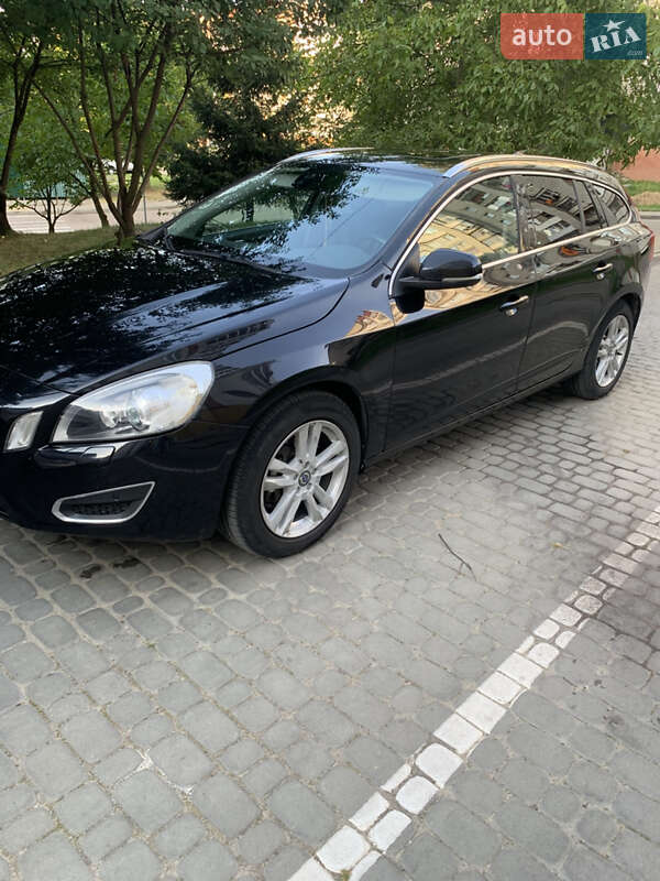 Универсал Volvo V60 2013 в 